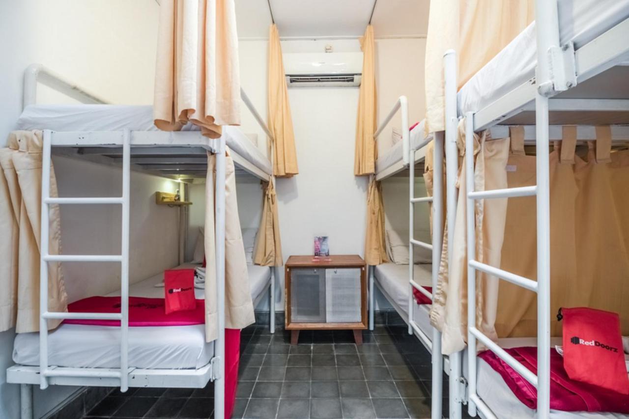 Reddoorz Hostel @ Kotagede Джокьякарта Экстерьер фото